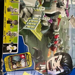 Kre-O A3247 Haunted Hideaway CityVille Invasion Vampires Zombies Halloween